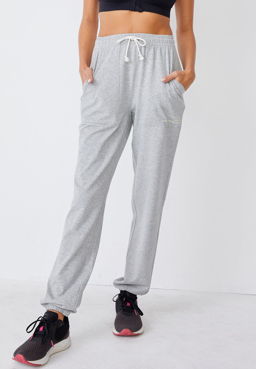 Jockey Women's Chill Relaxed Jogger, Charcoal Grey, Large : :  Clothing, Shoes & Accessories